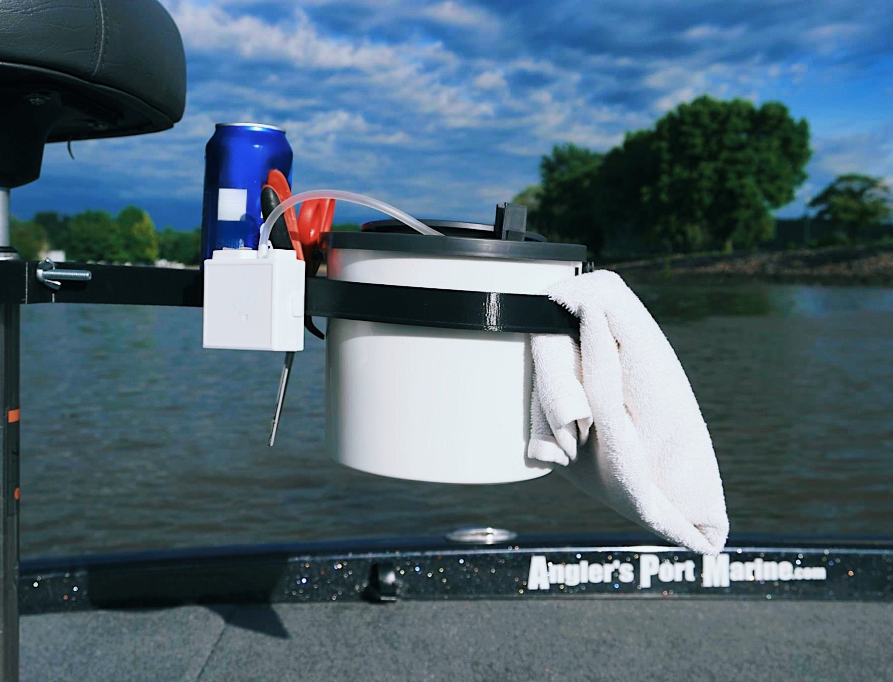 Mr. Crappie® Minnow Man - Minnow Bucket Holder and Bucket - EXCLUSIVELY by Jelifish USA!!! (post mounted)