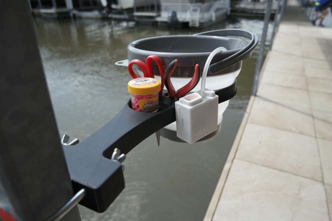 Best Minnow Bucket For Crappie Fishermen & Other Bait Containers